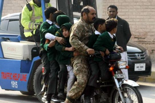 Taliban-attack-on-Pakistan-school-kills-141-mostly-children (1)