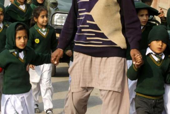 Taliban-attack-on-Pakistan-school-kills-141-mostly-children (5)